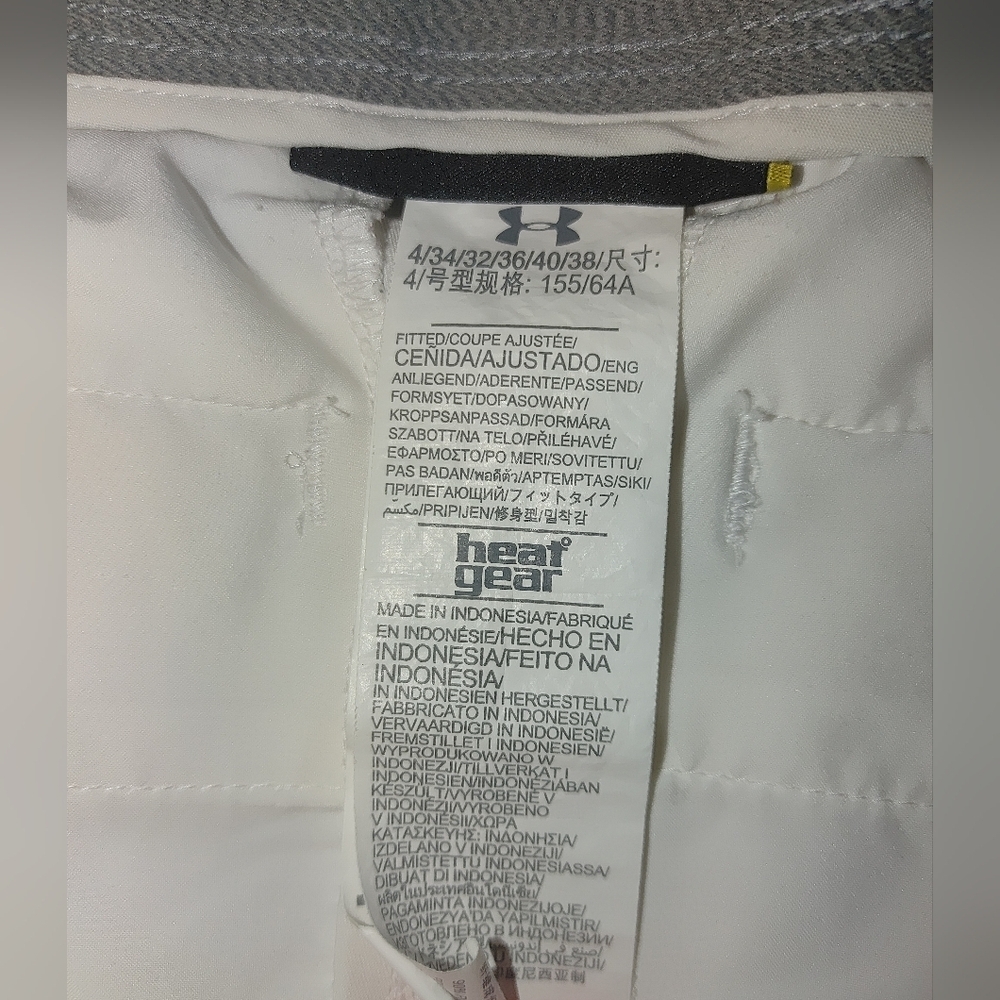 Under Armour White Bermuda Shorts Lightweight and Minimalist, Size 4 - Picture 3 of 10